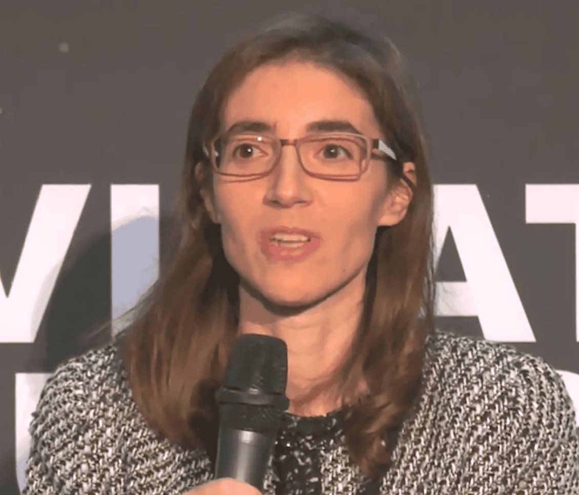 Portrait of a woman with glasses holding a microphone, identified as Chiara Manfletti.